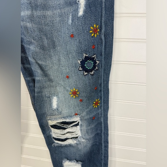Miss Me women’s colorful embroidered Boyfriend Ankle denim jeans. Size 30 - Picture 2 of 9